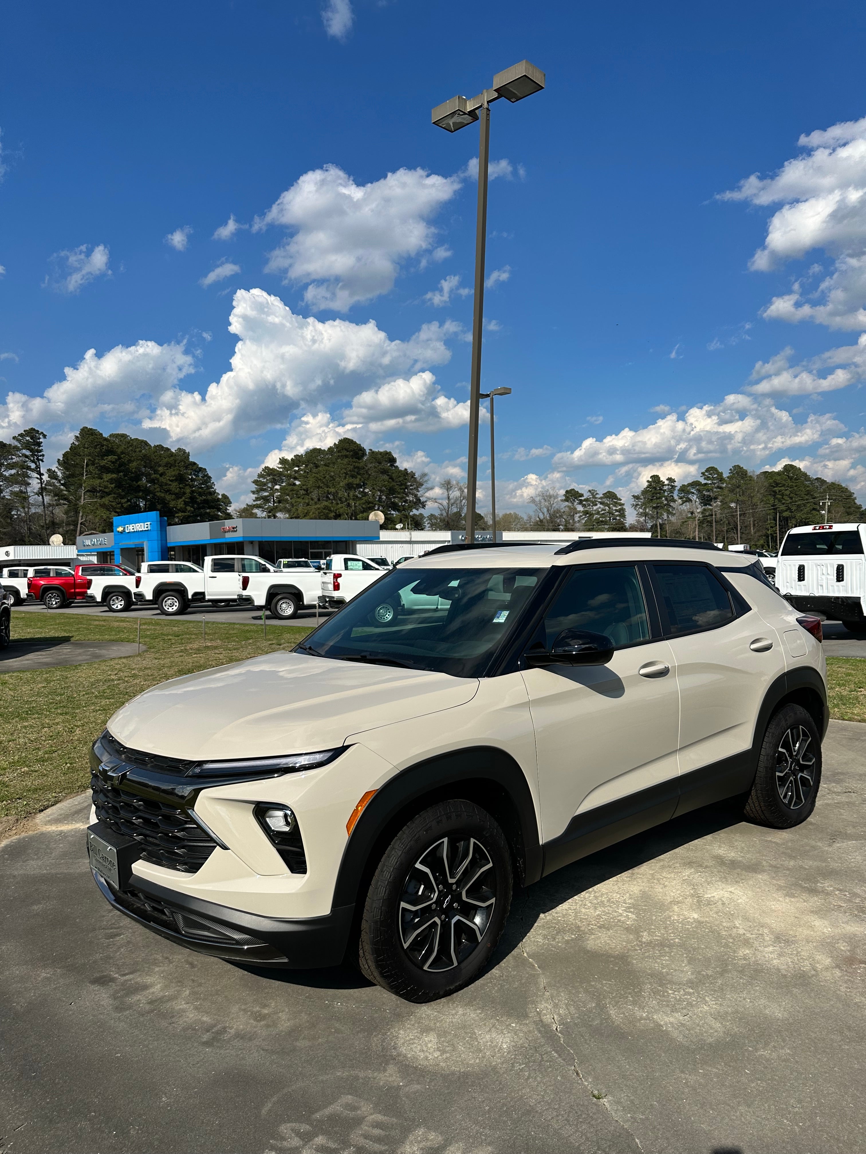 2026 Chevrolet Trailblazer ACTIV in White Sands — front three-quarter view